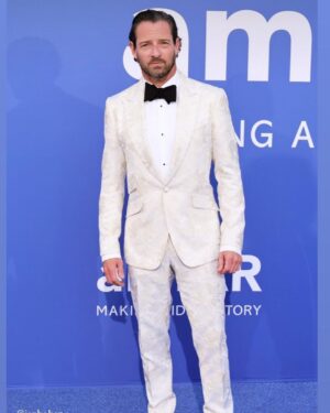 Ian Bohen Instagram - Thank you @amfar for yet another tremendous evening. We raised millions for desperately needed research and gained new allies in the fight against HIV/AIDS. Also I got a spaceship helmet.*
And a special thank you to @dolcegabbana for the incredible tux. And @juliebennadji for the haircut 😍
