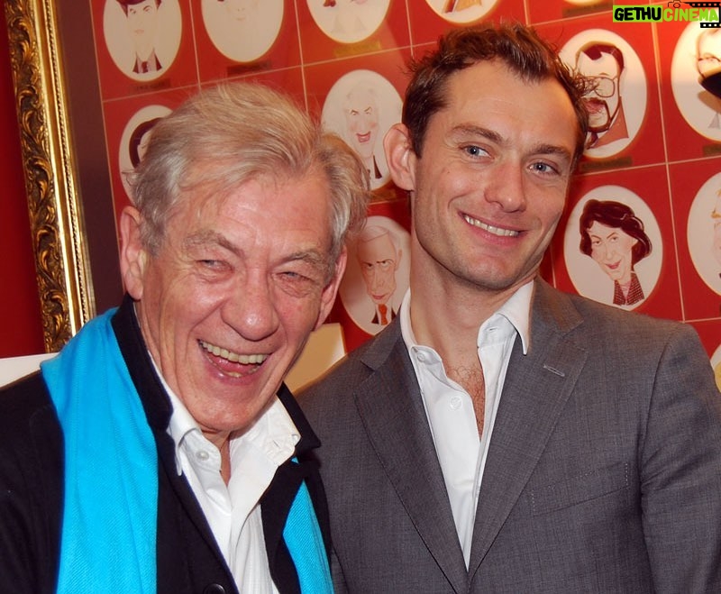 Ian McKellen - 86.3K Likes - Jude Law and I share a laugh at "Only Make Believe" Gala in 2009. Ten years later, join me for this year's spectacular event.
https://t.co/nJ7L1tM2Bz?amp=1