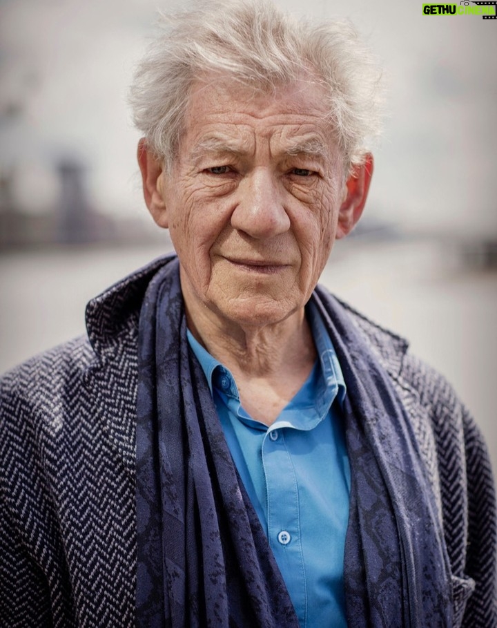 Ian McKellen - 89.1K Likes - I have been made aware that a man impersonating me, and two women posing as my representatives have recently approached a promoter in Kent, with the offer of a “private signing” by Ian McKellen.
I am very sorry for anyone who has sent in photos and items to be signed by this fraudulent impersonator. I understand that the promoter has offered to make refunds as soon as possible.
To be clear, I have never attended paid signings. I do sign for charity and for individuals who submit items directly to me.