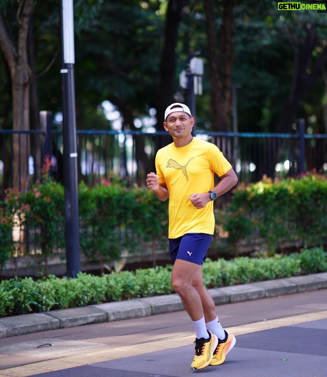 Ibnu Jamil Instagram - Ada yang bilang, gak ada hobi yang murah. Misalnya gw punya hobi lari, pasti butuh banyak sepatu yang proper, beli jersey macem2, sampe daftar race ini-itu yang pastinya butuh biaya buat travelingnya. Apa pun hobi lo, memang paling enak kalo punya penghasilan gak terbatas. Jadi bisa memuaskan hobi, tanpa pusing mikirin duitnya. Memangnya bisa? Bisa banget dong, Jon! Let’s go gabung di Sun Entrepreneur @sunlife_id supaya punya penghasilan tanpa batas. Caranya, klik aja https://bit.ly/SunEntrepreneur sekarang juga! #SunEntrepreneur #dreamitcraftit