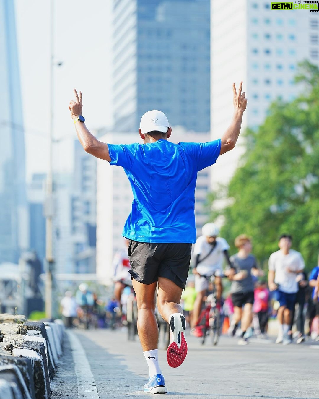 Ibnu Jamil Instagram - sepanjang 29KM saat Car Free Day besok harus siap menjawab kalo ada yang teriak GGMU JON…ini nih repotnya kalo MU menang..kenapa pake menang sih..2-0 doang lagi!!! dan besok long run pula 🤪 tidur nyenyak untuk besok yang mau lari pagi🙏 #jamilosjourney