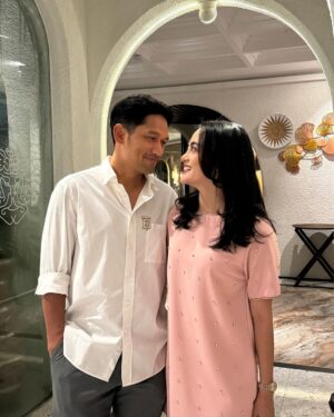 Ibnu Jamil Instagram - diajak dinner malah ngantuk🫣

ayo banguuunnn sayang @ririnekawati 🤍 mumpung tanggal 14 Feb dan MU lagi khilaf nih..mereka lupa cara kalah loh

#jamilosjourney #rindu #ririnekawati