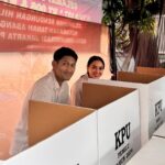 Ibnu Jamil Instagram - siapapun Presidenya kita tetep KELUARGA 🤍❤️🇮🇩 vote for a better Indonesia ..jangan lupa nyoblos jon..😉 #jamilosjourney #electionday #pemilu2024