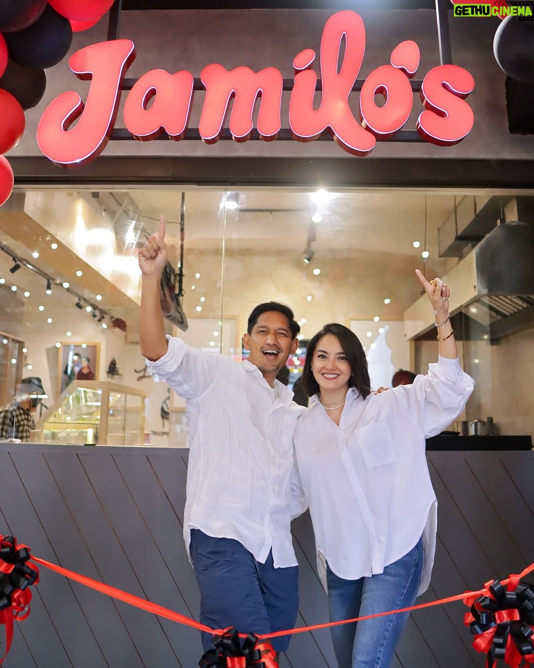 Ibnu Jamil Instagram - Temen-temen mungkin udah banyak yang tau kalo gw punya bisnis kuliner. Tapi mungkin juga banyak yang gak tau kalo gw ngumpulin modalnya setengah mati buat ngebangun bisnis ini. Sekarang kalian gak perlu khawatir atau takut. Ternyata kalo mau jadi entrepreneur gak harus pusing mikirin modal lho. Buktiin aja dengan jadi entrepreneur di Sun Entrepreneur @sunlife_id Caranya? klik https://bit.ly/sun-entrepreneur #SunEntrepreneur