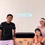 Ibnu Jamil Instagram - Tempat sempit ga jadi halangan buat tetep olahraga di rumah. Untung ada Epson EH-LS800B yang bisa jadi solusi olahraga virtual di ruangan yang sempit, karena dengan jarak tembak yang ultra dekat dari tembok, proyektor ini bisa menampilkan hasil proyeksi yang luas, sampai dengan 120 inch dengan tampilan yang jelas. Emang deh Proyektor @epsonindonesia beyond the tv banget. #Only3LCD #EpsonProyektorNo1 #SeeUltra #EpsonIndonesia
