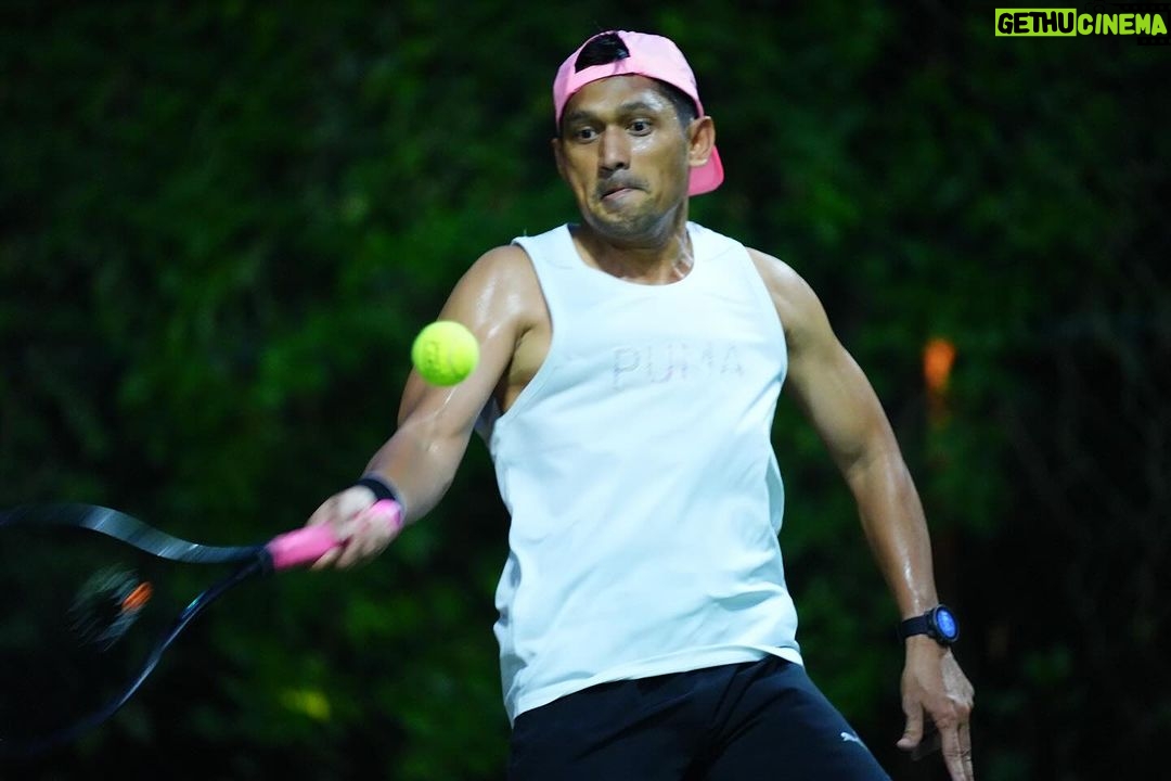 Ibnu Jamil Instagram - persiapan menuju lawan Spurs yang kita udah tau hasil akhirnya akan seperti apa..Yu eMyUuuuuu ..apapun kamu aku tetap padamu MU vs Spurs Seri aja udah bagus 📸 @fame_lens #jamilosjourney #tennis