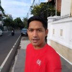 Ibnu Jamil Instagram - menang aja masih salah..ya itulah MU 😎 teriak tipis GGMU dulu jon biar semangat #jamilosjourney #manchesterunited #mufc