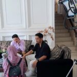 Ibnu Jamil Instagram - Balada suami kerja ditinggal anak dan istri liburan Yaya & mama Ririn haha hihi suami HUH HAH HUH HAH KERJA KERJA KERJA! yang penting keluarga bahagia🙏🥰😍 #RinduFamily #jamilosjourney