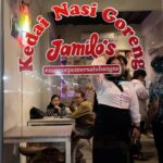 Ibnu Jamil Instagram - nasi goreng paling GAGAH Jon..ngangenin banget rasanya dijamin HALAL ben kuat mengahadapi MU 🔥🔥🔥 📍 @jamilos.id di Kemang Jaksel (sebrang nya Golden Tiger) #jamilosid #nasgorJamilos #jamilosjourney
