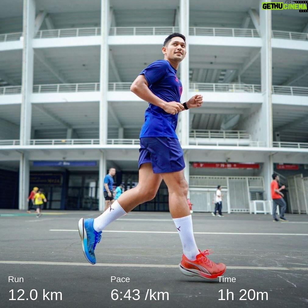 Ibnu Jamil Instagram - easy pace easy run with slay shoes 🔥 biar samaan kaya @ririnekawati 🤍 persiapan untuk London Marathon 2024..sykad jon 📸 @fame_lens #jamilosjourney #pumafriendsid