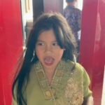 Ibnu Jamil Instagram - wanita wanitaku cantik sekali pake baju bodo 🤍❤️😍 love u all jangan dislide ya dijamin joget 🙏 #jamilosjourney #rindufamily