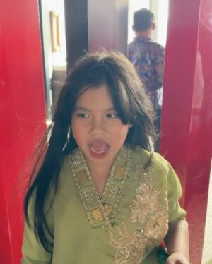 Ibnu Jamil Instagram - wanita wanitaku cantik sekali pake baju bodo 🤍❤️😍
love u all 

jangan dislide ya dijamin joget 🙏

#jamilosjourney #rindufamily