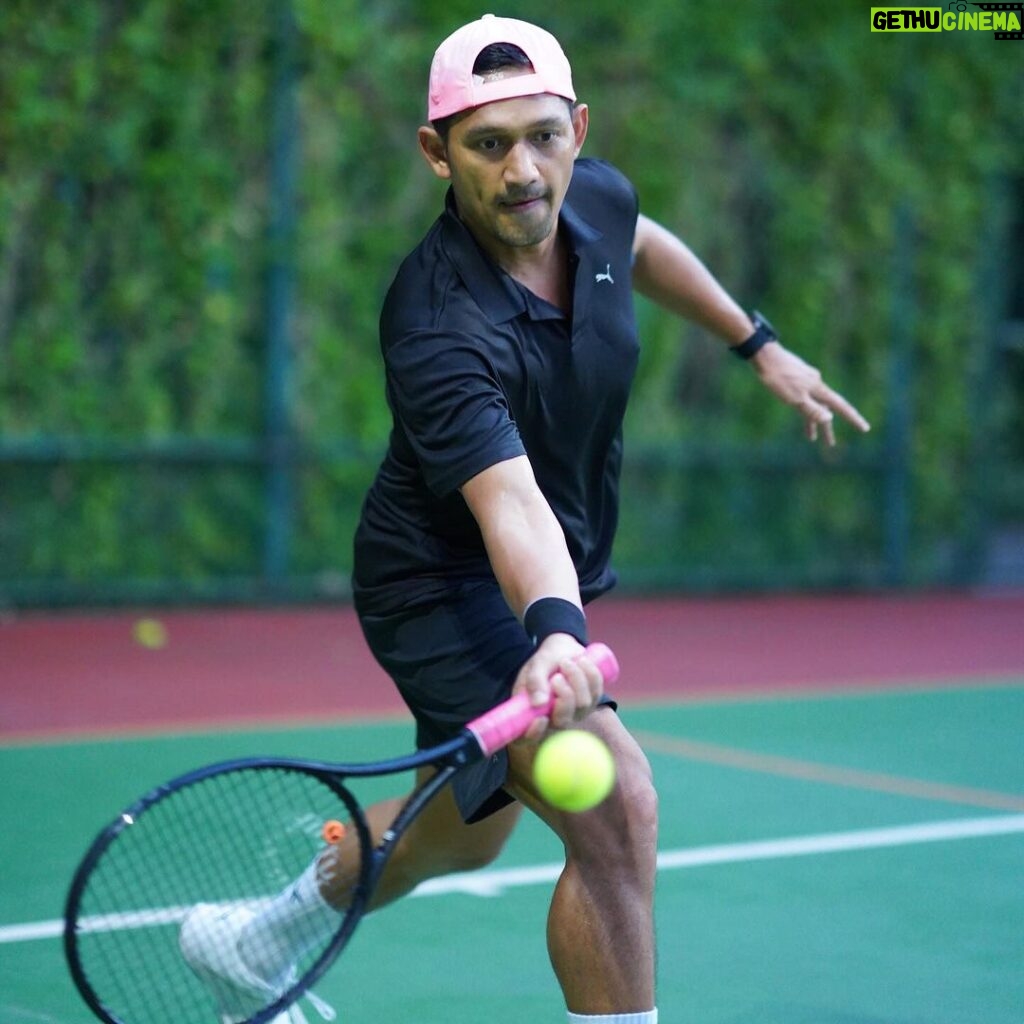 Ibnu Jamil Instagram - Tennis make me 🤣😤🤯😜😡🥰☺️ games yang bikin gemes 📸 @fame_lens #jamilosjourney