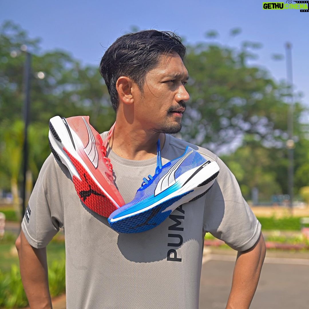 Ibnu Jamil Instagram - sepatu lari terbaik 2023 versi gw..Puma Deviate Nitro Ellite 2 ringan, nyaman, keceh, carbon plate paling comfort jonπ₯ (emang beda warna nya bukan tukeran sepatu sama @ririnekawati π€βοΈπ) ada yang samaan sepatu larinya??? #jamilosjourney #pumafriendsid #running #runner