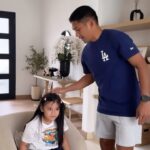 Ibnu Jamil Instagram - isi kepala anak perempuan vs isi kepala bapak hari ini mengandung bawang .. terharu jon 😭 semoga mama @ririnekawati gak liat 🙏 #jamilosjourney #manchesterunited #mufc #yayastory #rindufamily