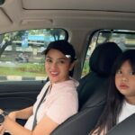 Ibnu Jamil Instagram - yang jemput tidak sesuai titik nih 🤪 @ririnekawati 🤍 Merry Christmas untuk semua sodara2 ku yang merayakan dan Happy Holiday semua 🙏 #jamilosjourney #rindufamily
