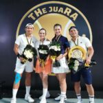 Ibnu Jamil Instagram - memori manis dari cabor Tennis tahun 2023 adalah bisa ikut meramaikan acara tennis THe juaRA nya dari @jebreeetmedia .. selain jadi pemain saya juga dapat tugas cuap2 jadi sportcaster Tennis bareng abang coach @raturandang.andrian thank u bang transfers knowledge nya mantab👍🍺 meskipun jadi pemain mix double saya dan istri @ririnekawati 🤍 kalah dari pasangan @jud1ka & @duma_riris yang jago abis 🫡..tapi seru banget bisa ikut ngerasain dag dig dug nya main tennis ditonton dan disiarkan langsung..tim Jebreeet keren slay parah salut buat all team production nya semoga tahun depan ada lagi ya colek @radotvalent @wandiwanandi @mykeywan 🙏❤️‍🔥 apa momen manis kalian ditahun 2023? #jamilosjourney #tennis #THejuaRA
