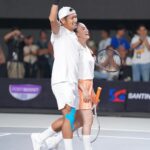 Ibnu Jamil Instagram - memori manis dari cabor Tennis tahun 2023 adalah bisa ikut meramaikan acara tennis THe juaRA nya dari @jebreeetmedia .. selain jadi pemain saya juga dapat tugas cuap2 jadi sportcaster Tennis bareng abang coach @raturandang.andrian thank u bang transfers knowledge nya mantab👍🍺 meskipun jadi pemain mix double saya dan istri @ririnekawati 🤍 kalah dari pasangan @jud1ka & @duma_riris yang jago abis 🫡..tapi seru banget bisa ikut ngerasain dag dig dug nya main tennis ditonton dan disiarkan langsung..tim Jebreeet keren slay parah salut buat all team production nya semoga tahun depan ada lagi ya colek @radotvalent @wandiwanandi @mykeywan 🙏❤️‍🔥 apa momen manis kalian ditahun 2023? #jamilosjourney #tennis #THejuaRA