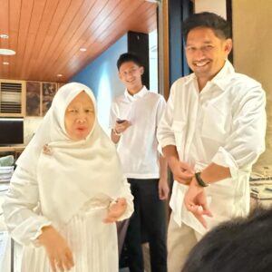 Ibnu Jamil Instagram - we love you mama haji 😘❤️

happy mother’s day 

#jamilosjourney