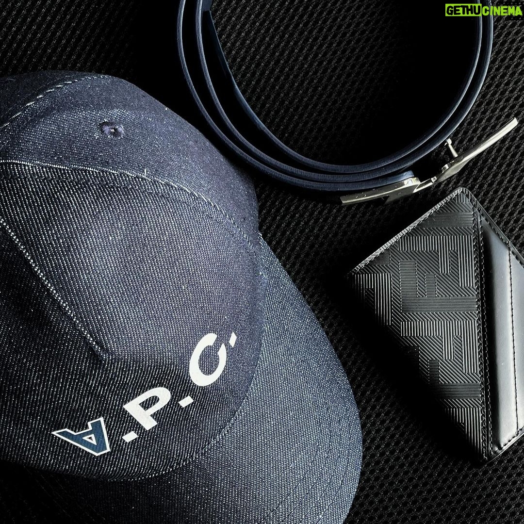 Ibnu Jamil Instagram - Halo jonn gw mau bagi - bagi kado nih bareng @voilamen untuk 2 orang pemenang dengan total hadiah hingga 8 Juta! Akan ada 1 orang yang akan mendapatkan topi dari brand A.P.C dan dan belt dari brand J.Lindeberg dan 1 orang lainnya akan mendapatkan card holder dari brand Fendi.
Yuk ikutan caranya gampang banget kamu cuma perlu: * follow @voila.id @voilamen dan pastinya IG gw jon @ibnujamilo * comment barang yang lo mau (contoh: gw mau topi dan belt) dan tag 3 temen lo * likes dan comments postingan foto @voila.id @voilamen lainnya pemenang akan diumumkan di Instagram @voila.id pada tanggal 27 December 2023.
Good luck semua!! Sykaaaadd jonnn 🔥🔥
#VoilaMyStyle