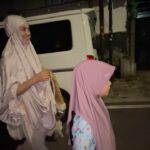 Ibnu Jamil Instagram - tarawih bareng BAPAK 🫡😍…. #jamilosjourney #yayastory #rindufamily
