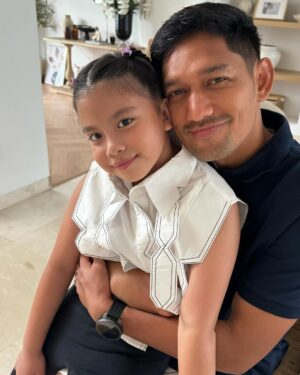 Ibnu Jamil Instagram - Yaya dan ritual pagi nya

have a good day Abigail Cattleya ❤️‍🔥🏀🫡

#jamilosjourney #yayastory