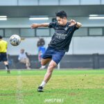 Ibnu Jamil Instagram - sisa 11 match lagi untuk AC Milan dimusim 2024 ini..sanggup mempertahankan posisi 2 gak kira2? jersey hitam AC Milan 🔥 by @pumaindonesia 📸 @jansport_id #jamilosjourney #pumafriendsid #puma #acmilanindonesia #acmilan