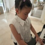 Ibnu Jamil Instagram - Yaya dan ritual pagi nya have a good day Abigail Cattleya ❤️‍🔥🏀🫡 #jamilosjourney #yayastory