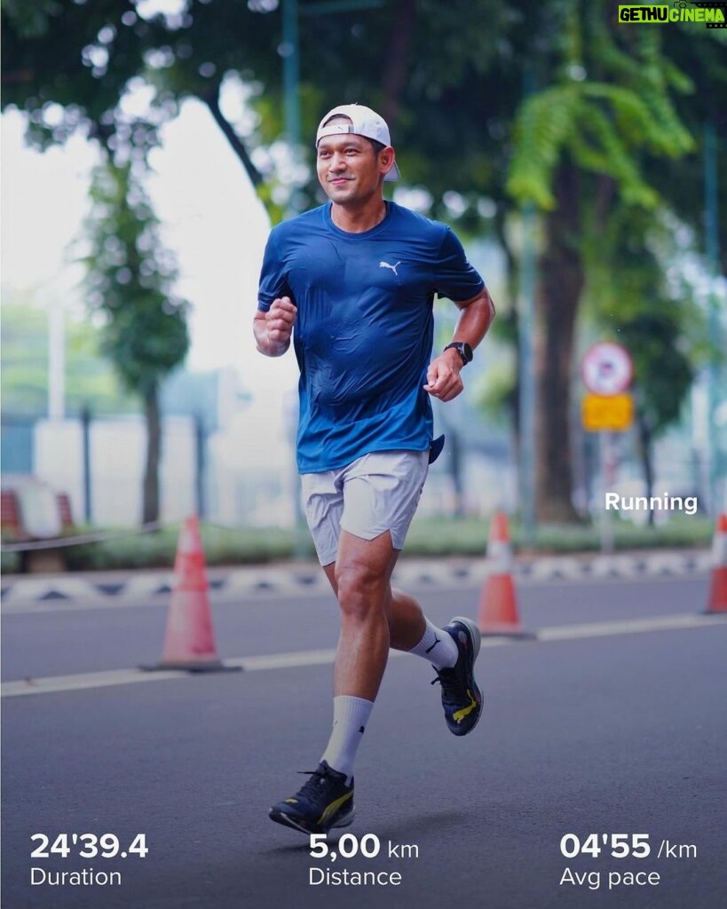 Ibnu Jamil Instagram - sebelom kerja hari ini masih dapat latihan speed 5K keep it up jon 🔥 #jamilosjourney road 2 London Marathon 2024 #runner #pumafriendsid #suuntoindonesia