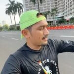 Ibnu Jamil Instagram - Lari pagi di 1st Ramadan gak masalah..yang sering ada masalah itu cuma MU jon 🙏 jadi kalian tim lari sebelom buka atau setelah buka puasa? rangkaian ibadah menuju Jamilos Journey London Marathon 2024 🔥🔥🔥 #jamilosjourney #JJLM2024 #pocarisweat #pocarisportscience #pumafriendsid #suuntoindonesia