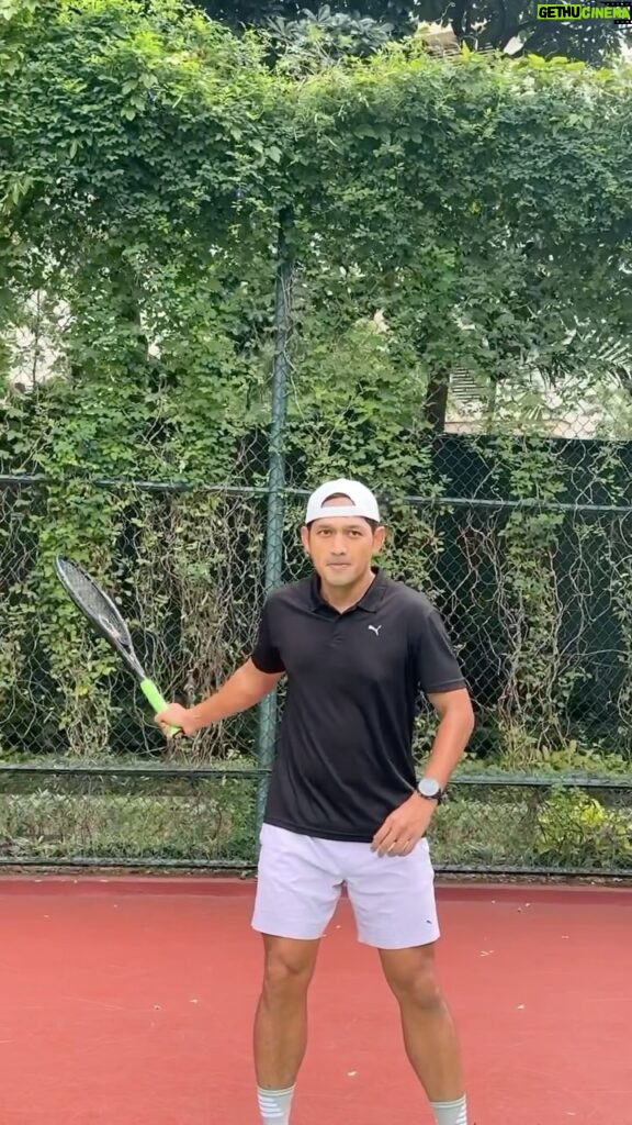 Ibnu Jamil Instagram - udah mulai dapat angin nya nih 🎾 ya kan sayang @ririnekawati 🤍 #jamilosjourney #tennis