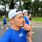 Ibnu Jamil Instagram - 40 hari menuju London Marathon 2024 Long Run kemaren 29km terasa enteng banget jon.. pasti karena ditemani oleh 2-0 🤪 dan pastinya tim @pocarisportid terima kasih @pocariid & para pacer @ikee15 @juaneloryan @antonp2k @gansap10 @alexa.running.diaries 🙏 puasa inj kalian tim lari jelang buka puasa atau abis buka puasa? #jamilosjourney #pocarisweat #pocarisweatsportscience #JJLM