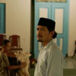 Ibnu Jamil Instagram - apa yang paling aneh jelang PEMILU ditempat mu ??? nonton film @filmkejarlahjanji di @bioskoponlineid #jamilosjourney #kejarlahjanjifilm