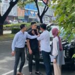 Ibnu Jamil Instagram - Di tv sama aslinya beda kok guys🤣 aslinya ketawa muluu apalagi pada receh semuaaa😭bayangin retakenya berapa kali krn ketawa mulu🥹😂 #BehindTheScene #JanganBerceraiBunda #RevalinaSTemat #RevalinaTemat