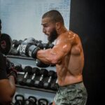 Ibrahim Tsetchoev Instagram - Normalement mon combat est prévu pour février chez @hexagonemmafr , donc je me prépare a fond, à votre avis quelle est mon niveau actuel sur une échelle de 0-10 😬 merci pour studio @manudailycoaching 📸 @djo_rea Paris, France