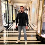 Ibrahim Tsetchoev Instagram - le Peninsula un endroit sympathique pour prendre un verre au Rooftop pour profiter de tout paris avec une vue à couper le souffle, et vous vous faites quoi de votre dimanche la famille ? The Peninsula Paris - Official
