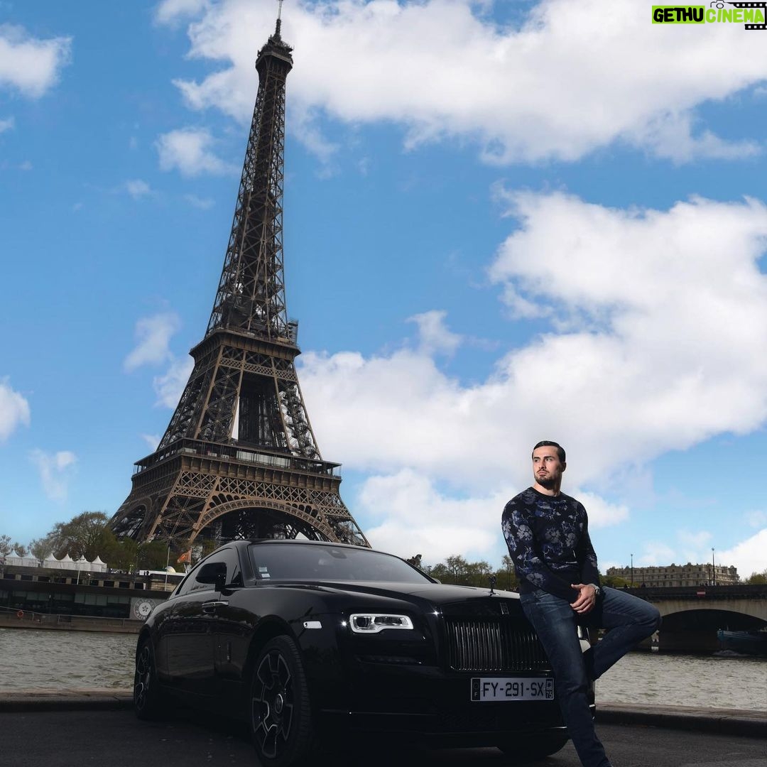 Ibrahim Tsetchoev Instagram - Avec expérience de la vie, on comprend l’importance de s’entourer des bonnes personnes, qui ont les mêmes valeurs et les principes de la vie. Et au final on ce retrouve seulement avec quelques un, auprès de soi ! Identifie tes gars sûre ✊ 📸 @davidsaraviafoto Tour Eiffel
