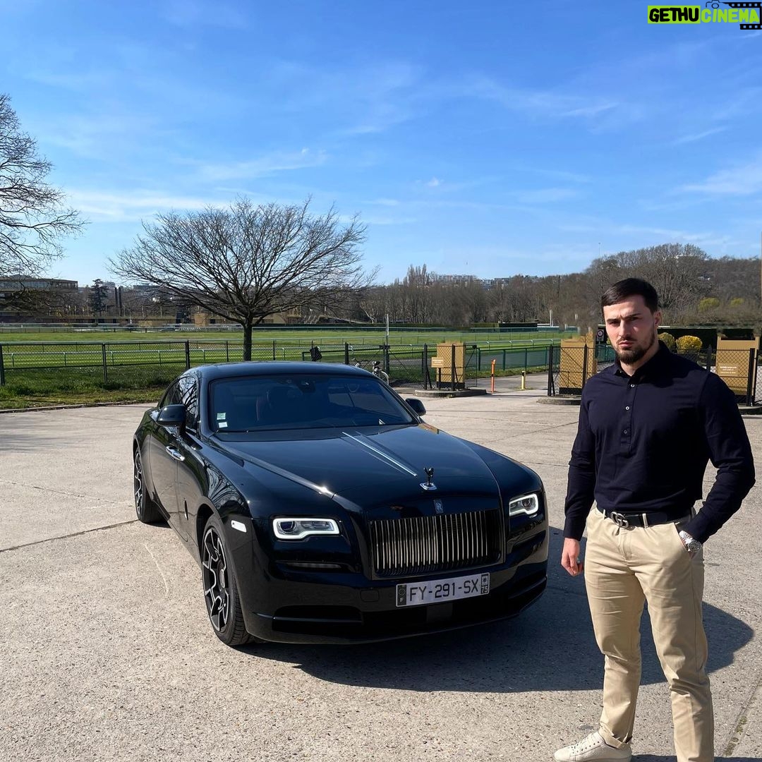 Ibrahim Tsetchoev Instagram - Ça fait pas de mal de s’amuser de temps un autre, mais faut pas oublier son but final ! identifie un pote avec qui t’aimerais faire un tour dans ce Rolls, et moi je vais tirer au sort le gagnant , conditions like et être abonné a @rentlineparis et @ts_ibra