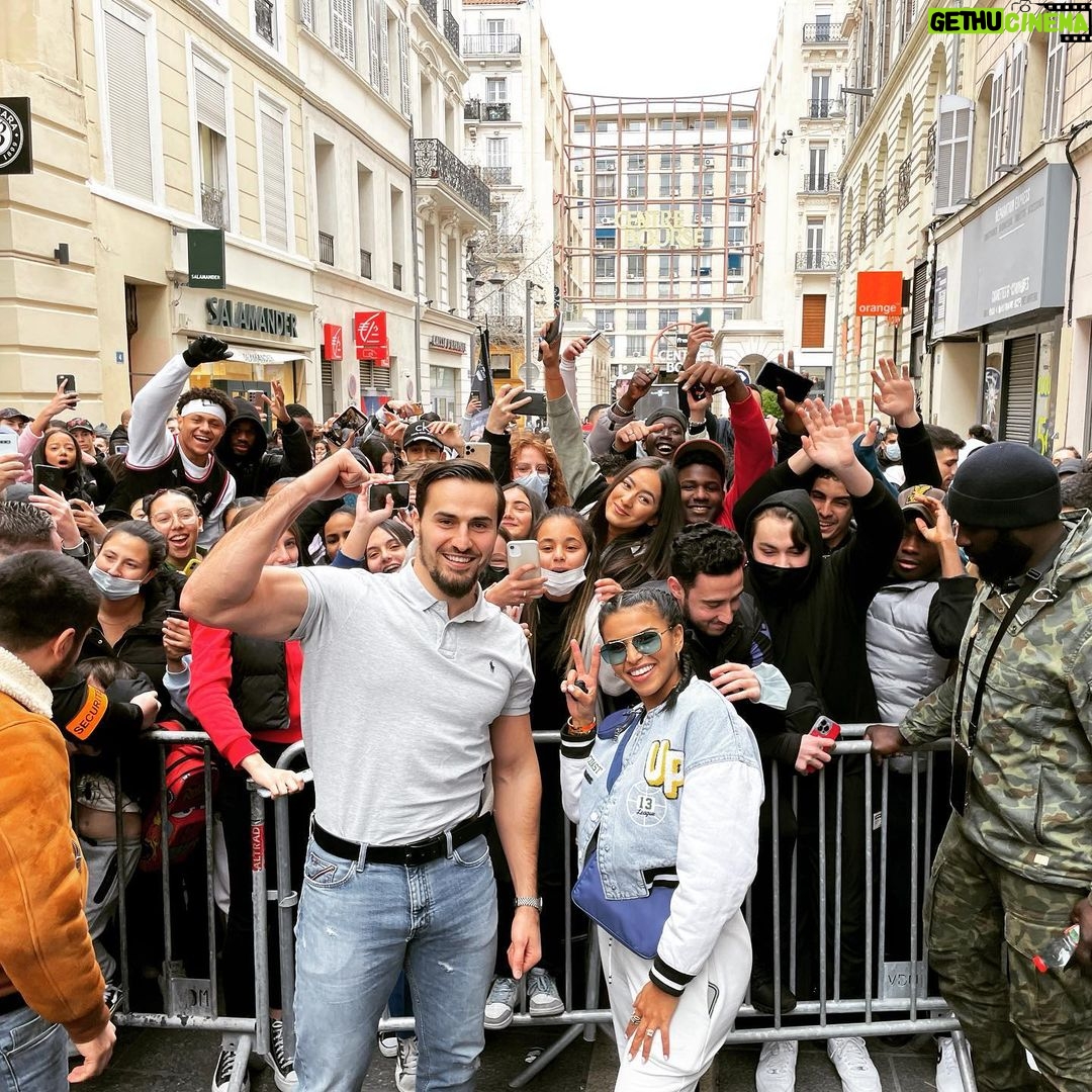Ibrahim Tsetchoev Instagram - Merci Marseille !!! c’était le feu 🔥pour ouverture d’un @blackandwhiteburger , impatient de revenir à Marseille bébé ✊ Marseille, France