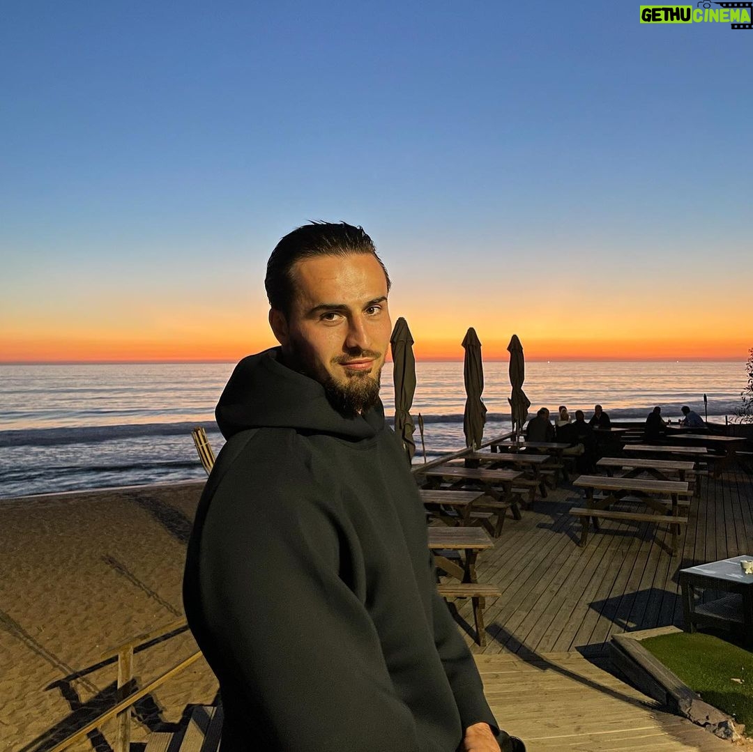 Ibrahim Tsetchoev Instagram - Voici une autre année qui s’achève, comme tous les années précédents, merci pour tous les moments qu’on a partagé ensemble, toutes ces années, vous allez rester gravé à tout jamais dans mon cœur ❤️ Et ce n’est qu’un début ;) Vale Do Lobo, Algarve, Portugal