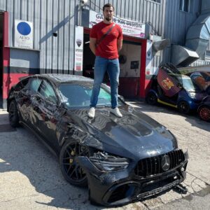 Ibrahim Tsetchoev Instagram - Je suis partie dire a Dieu a mon 1ere amour, je lui avais prévenu que personne prendrait soin d’elle comme moi je l’ai fait ! elle m’a pas cru, voilà maintenant le résultat 😬😆 mais merci a elle pour les bonnes souvenirs q’elle m’as offerts 💔
#amg #mercedes #amggt