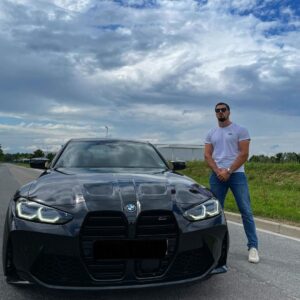 Ibrahim Tsetchoev Instagram - Voici mon choix les gars, une BMW M3 compétition, c’est pas vraiment mon truck BMW mais je me suis dis peut-être je vais être surprise, video dispo sur IBRATV
Comme dab je vais choisir 3 personne au hasard qui vont Liker cette pour envoyer 100€ chacun ✊