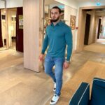 Ibrahim Tsetchoev Instagram – Mon anniversaire est le 29 août, mes proches qui veulent me faire un cadeau cotisez-vous pour m’acheter ce pull, suis pas assez riche pour me payer ca 😬
Ca me va les gars ? Loro Piana France