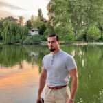 Ibrahim Tsetchoev Instagram - Plus je connais les humains , plus j'aime mon chien. Disait Albert Einstein, et je le comprends très bien 😬. Et vous que dites-vous de ça ? Vincennes, Paris