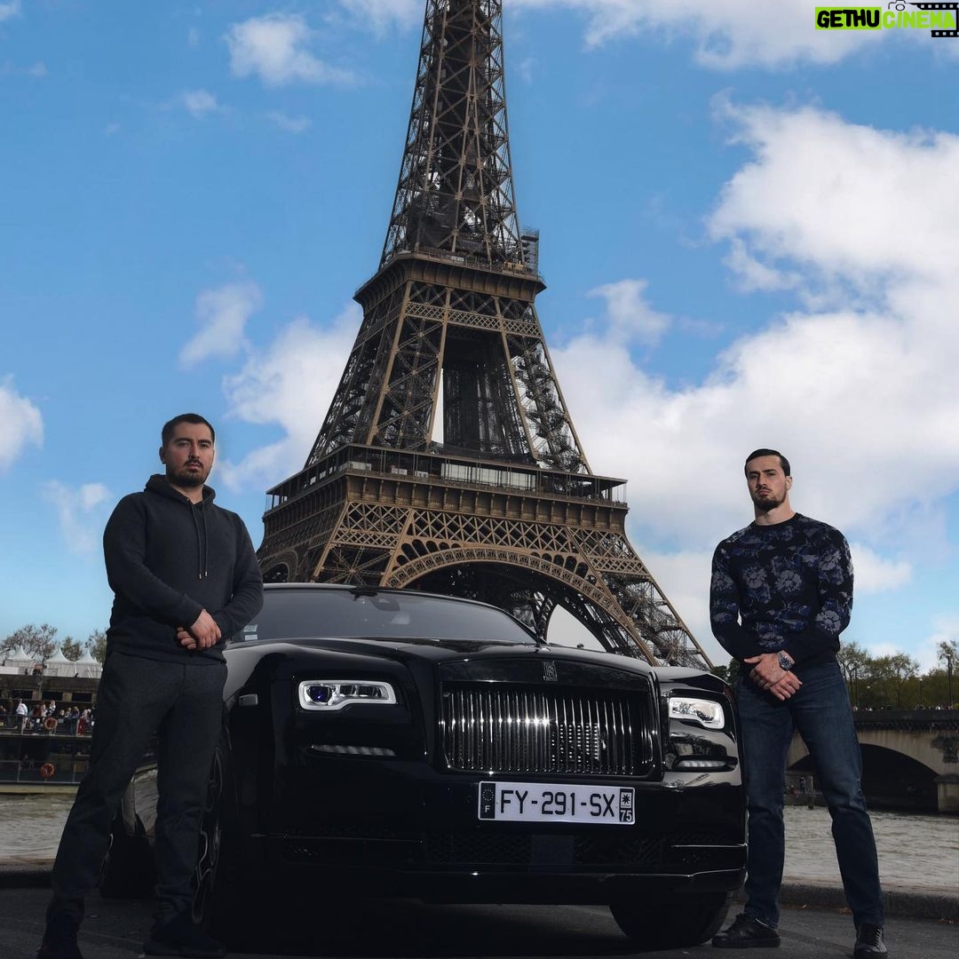 Ibrahim Tsetchoev Instagram - Avec expérience de la vie, on comprend l’importance de s’entourer des bonnes personnes, qui ont les mêmes valeurs et les principes de la vie. Et au final on ce retrouve seulement avec quelques un, auprès de soi ! Identifie tes gars sûre ✊ 📸 @davidsaraviafoto Tour Eiffel
