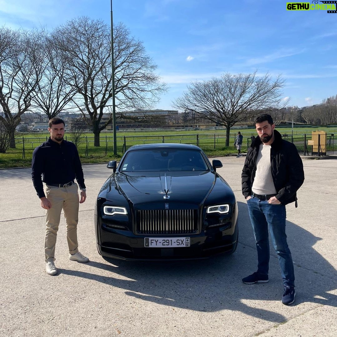 Ibrahim Tsetchoev Instagram - Ça fait pas de mal de s’amuser de temps un autre, mais faut pas oublier son but final ! identifie un pote avec qui t’aimerais faire un tour dans ce Rolls, et moi je vais tirer au sort le gagnant , conditions like et être abonné a @rentlineparis et @ts_ibra