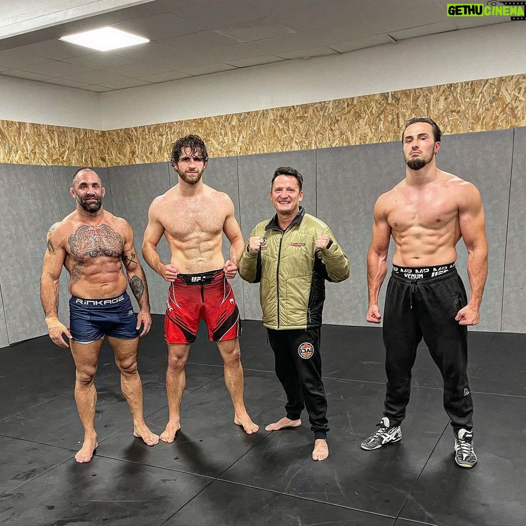 Ibrahim Tsetchoev Instagram - S’entraîner avec les meilleurs et meilleurs que soit pour devenir plus en plus fort ✊ Paris, France