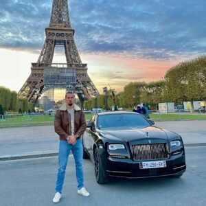 Ibrahim Tsetchoev Instagram - Est-ce que je passerai bien pour une rôle de mafieux? identifie une personne avec qui tu aimerais faire un tour dans cette #RR