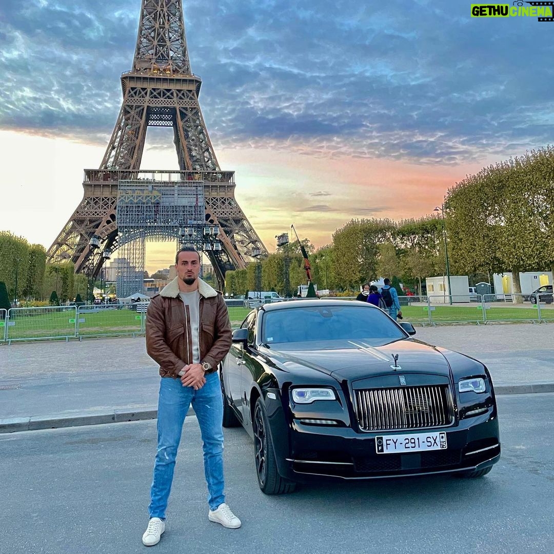 Ibrahim Tsetchoev Instagram - Est-ce que je passerai bien pour une rôle de mafieux? identifie une personne avec qui tu aimerais faire un tour dans cette #RR