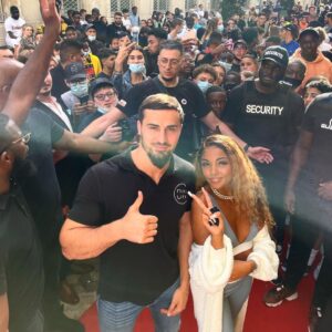 Ibrahim Tsetchoev Instagram - C’était le feu, l’ouverture d’un nouveau @blackandwhiteburger a Orléans, accompagné de @wejdene.bk ✊, merci à tous ceux qui sont venus, merci pour tout l’énergie et l’amour que vous avez envoyé toutes ces années, c’est ce qui me donne la force d’avancer dans mes projets avec @djam_ibratv et tout l’équipe de @blackandwhiteburger 🔥❤️